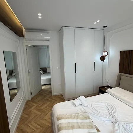 Escape Luxury 1 *