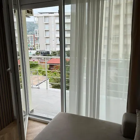 Escape Luxury 1 *